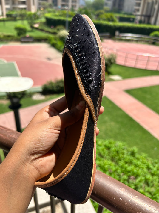 Pure Black Jutti