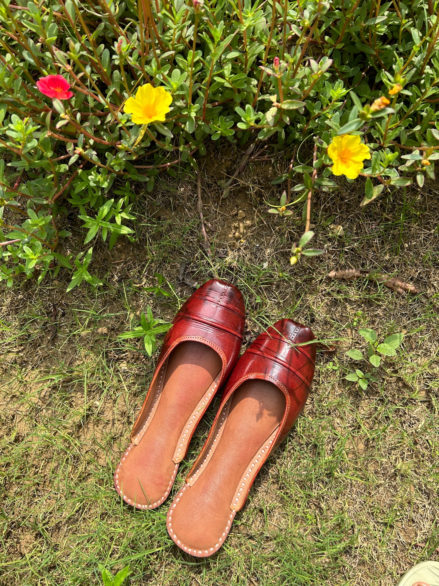 Khadak Jutti