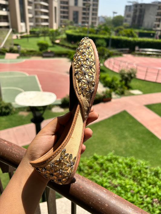 Golden Floral Studded Jutti