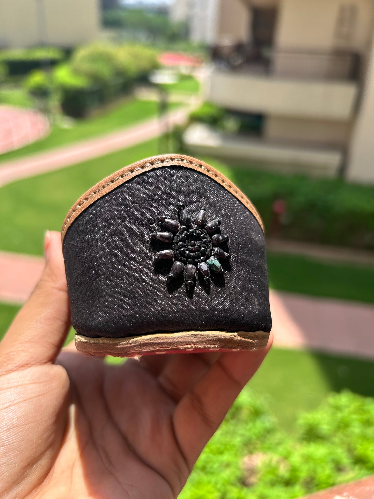 Pure Black Jutti