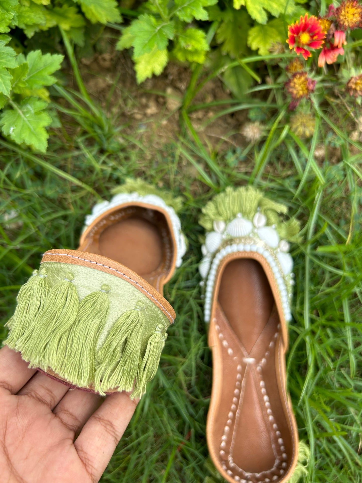 Tassel Jutti