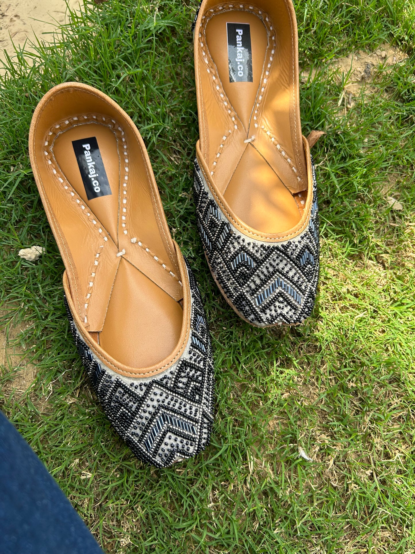 Grey-Black Jutti