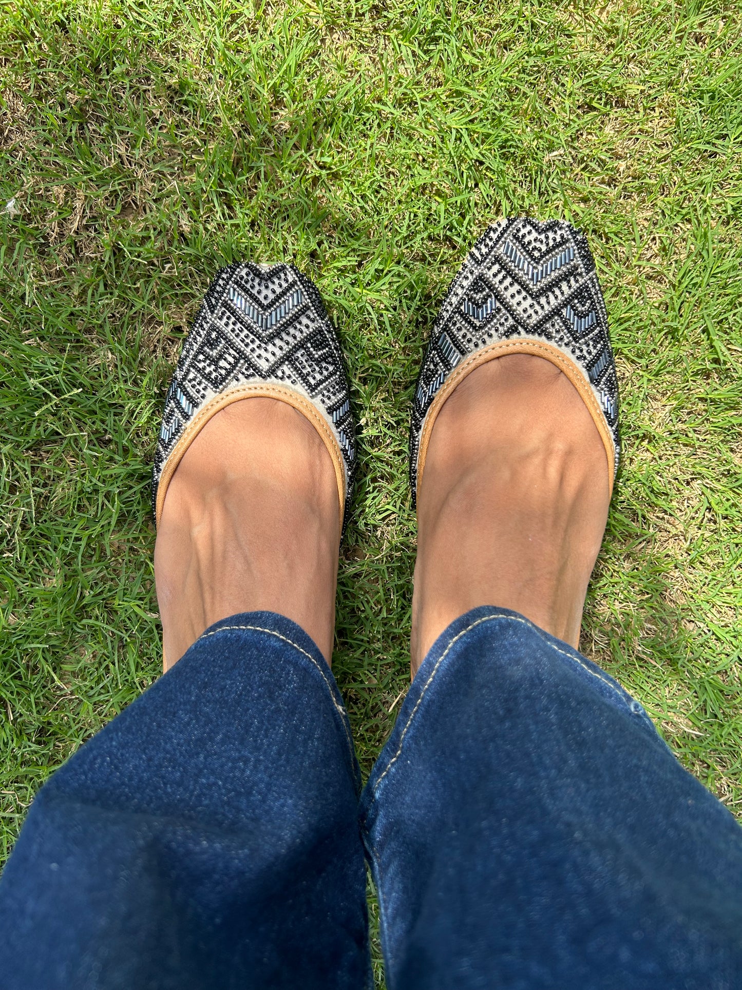 Grey-Black Jutti