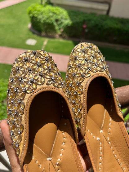 Golden Floral Studded Jutti