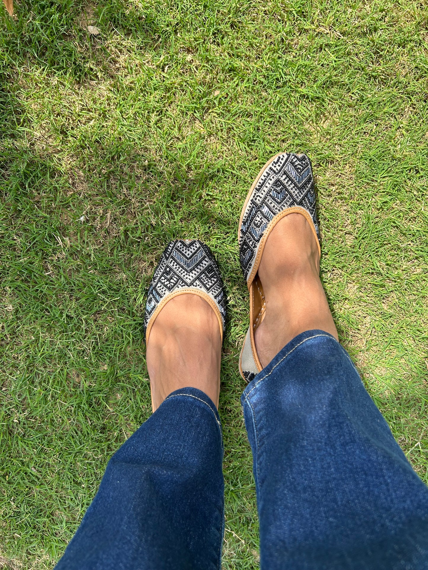 Grey-Black Jutti