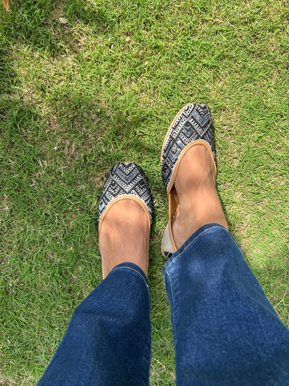 Grey-Black Jutti