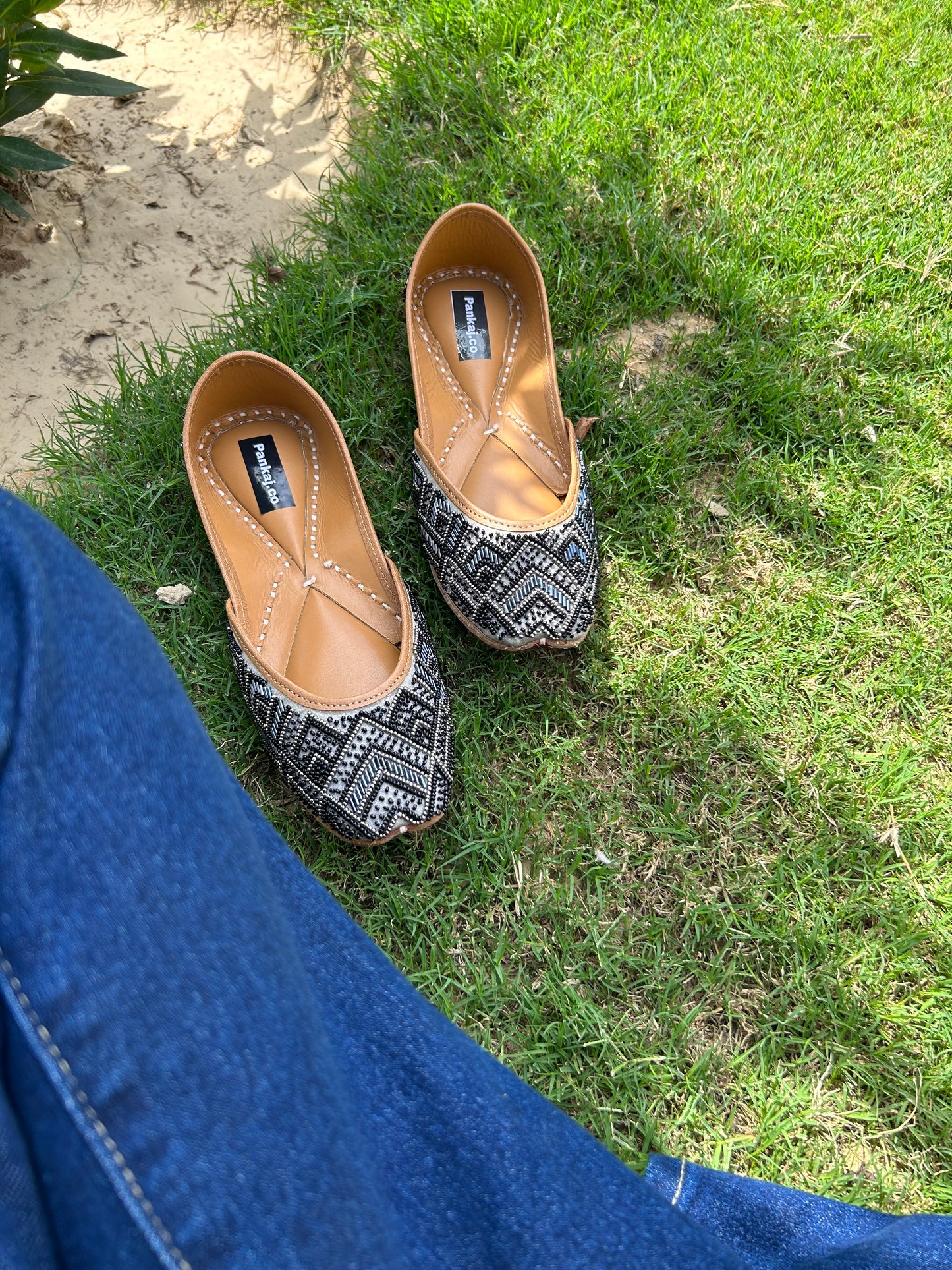 Grey-Black Jutti