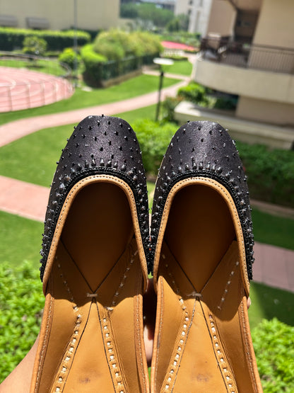 Pure Black Jutti