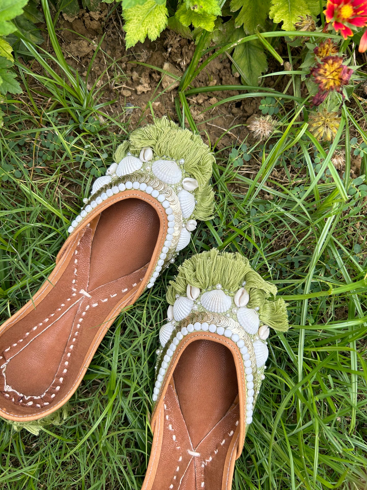 Tassel Jutti
