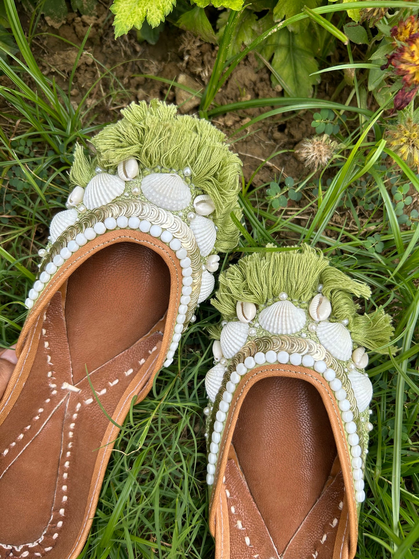 Tassel Jutti