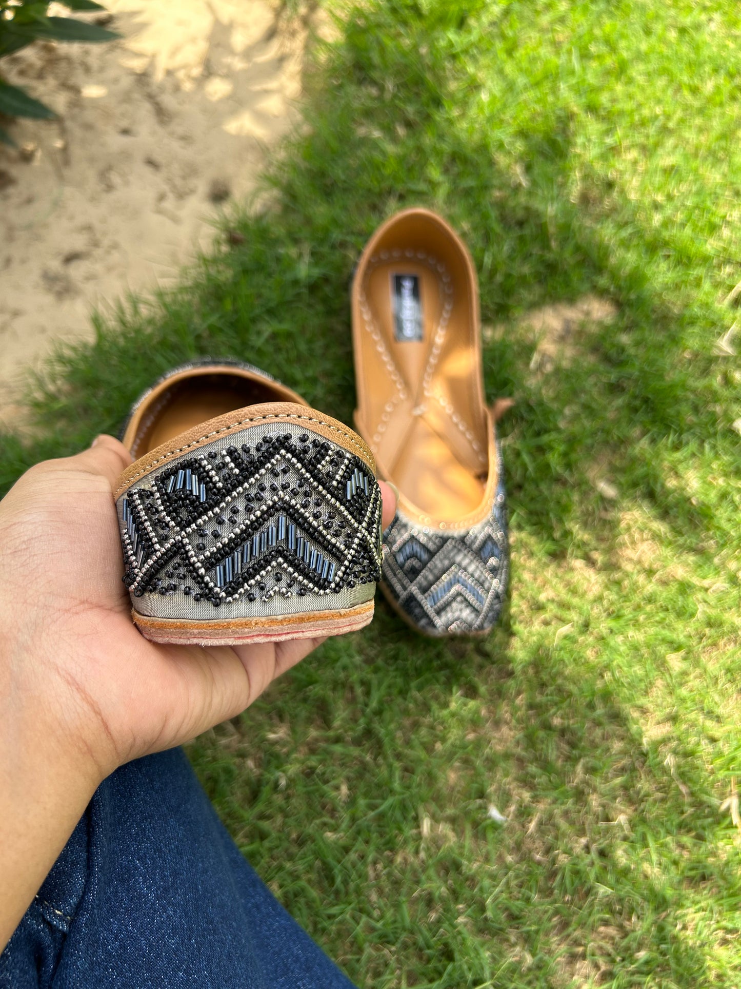Grey-Black Jutti