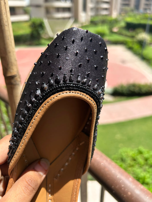 Pure Black Jutti