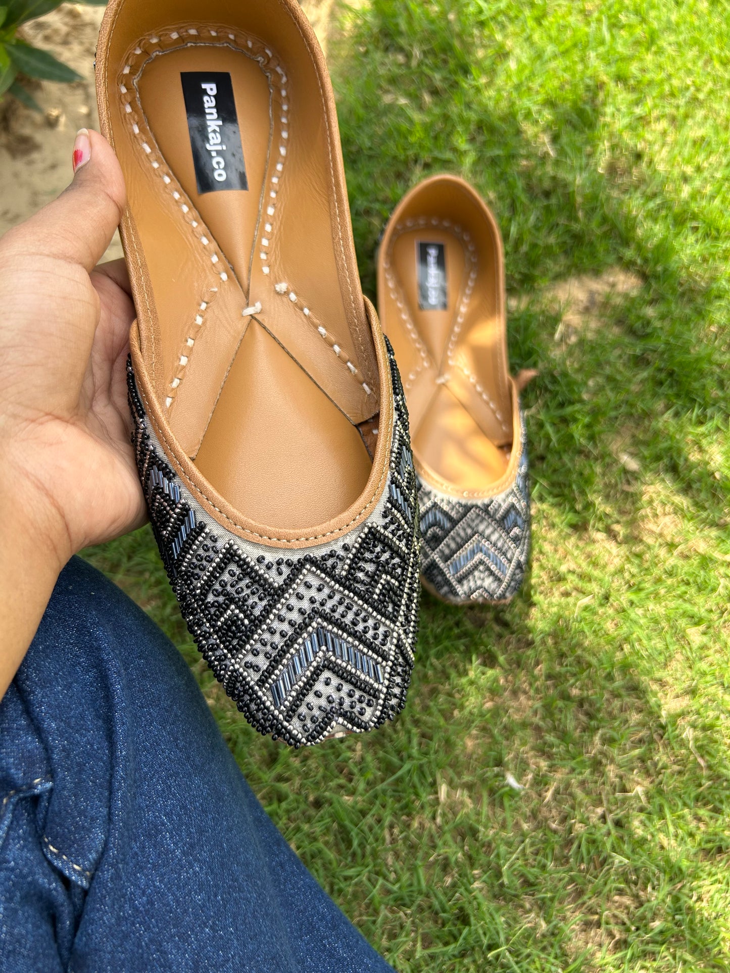 Grey-Black Jutti