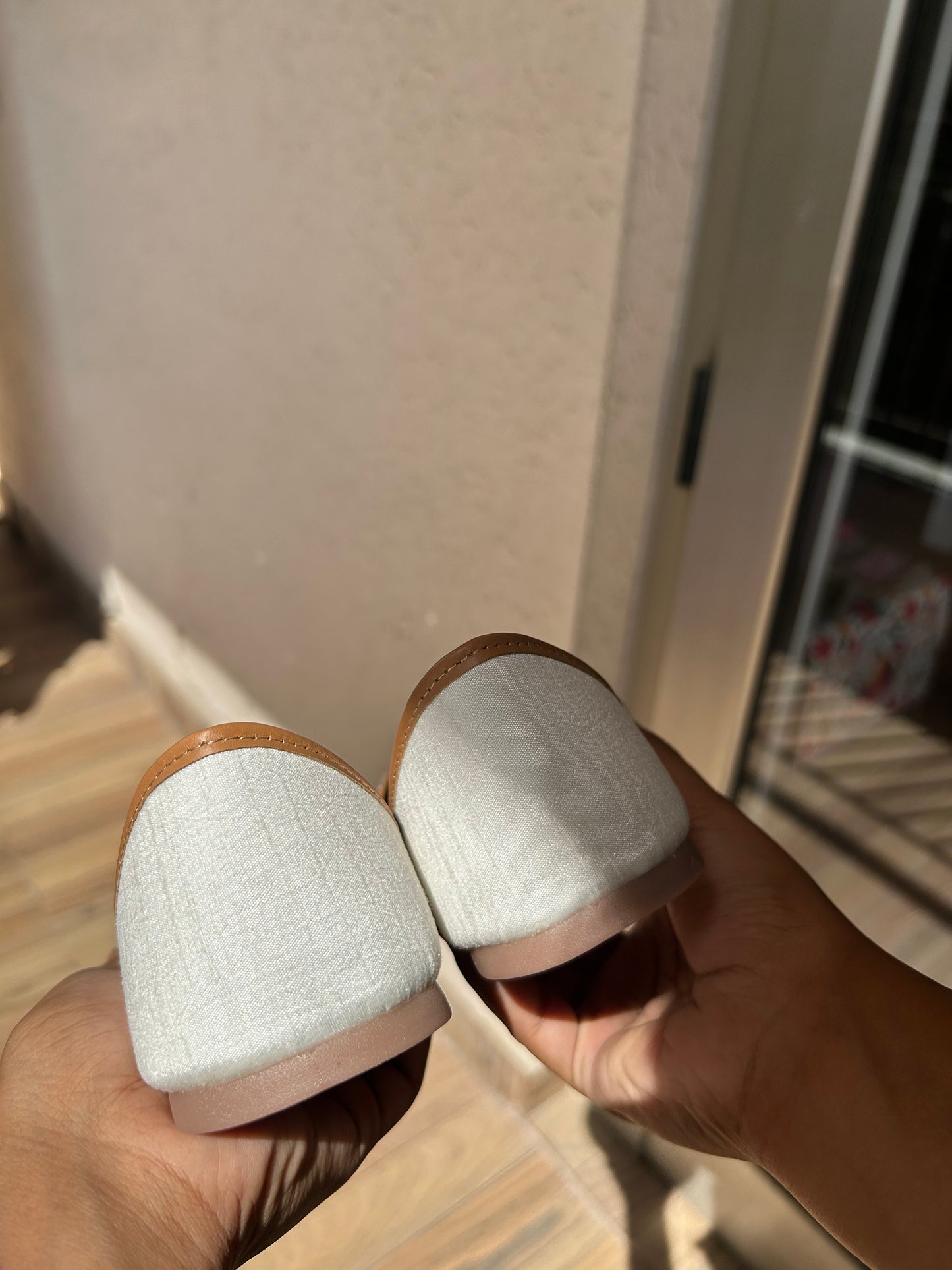 Chatpati white mirror Jutti