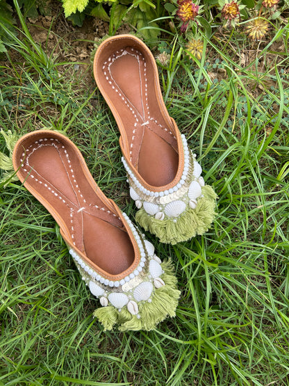 Tassel Jutti